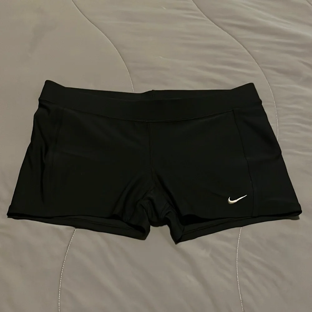 Nike performance shorts - Picture 1 of 3